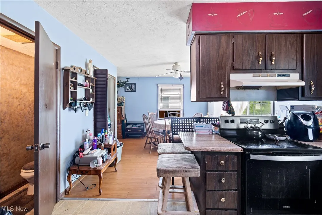 4513 kitchen & first floor 1/2 bath