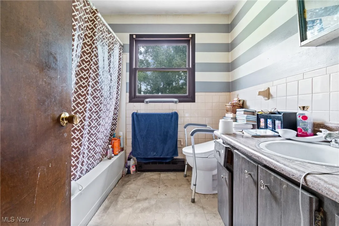 4513 full bath 2nd floor