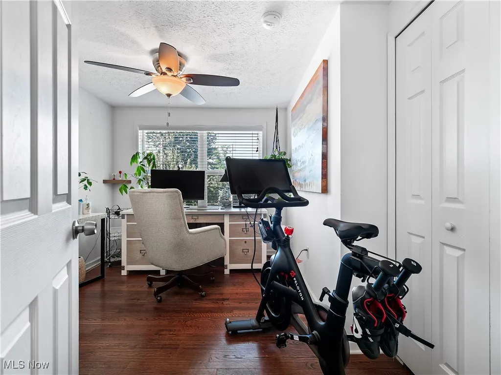 Bedroom 3/Office area with lots of natural light facing the lake