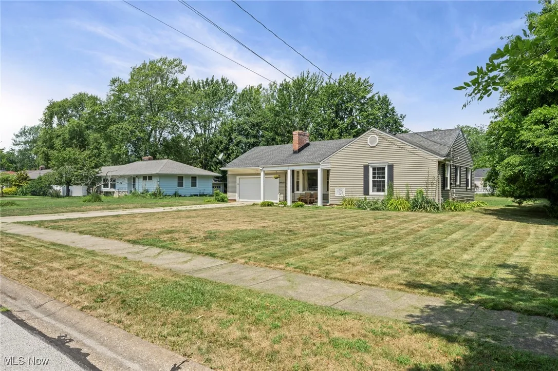 Ranch-style home with a garage, a front yard, and driveway