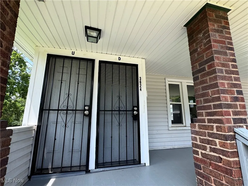 Property entrance with a porch