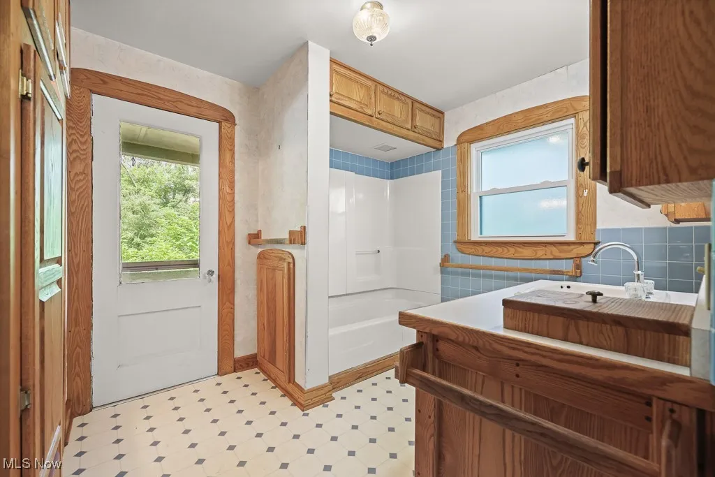 2568 Queenston Road, Cleveland Heights, Ohio,MLS Now Listing ID