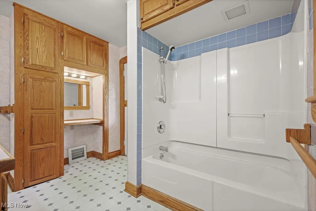 2568 Queenston Road, Cleveland Heights, Ohio,MLS Now Listing ID