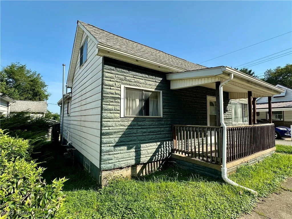 Side view of home featuring a porch
