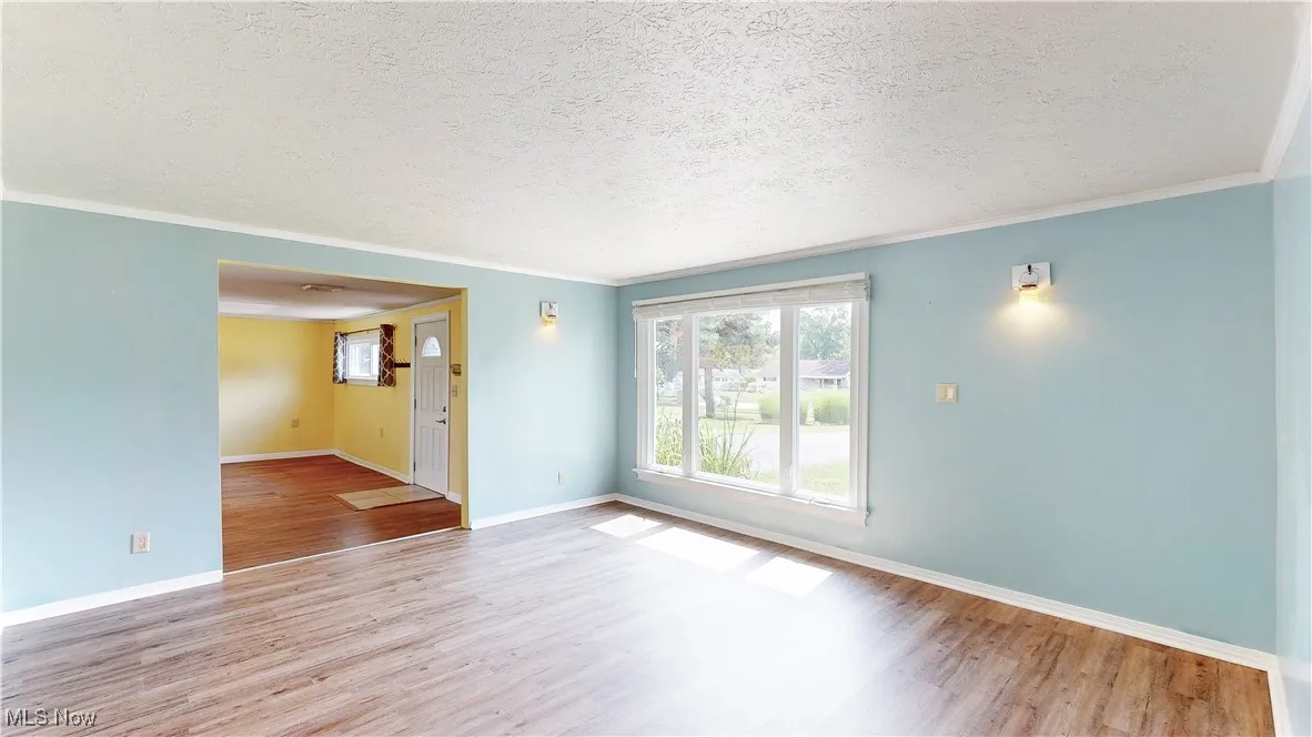 LIVING ROOM/DINING ROOM VIEW 2.