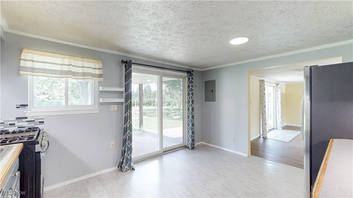 DINING AREA WITH ACCESS TO BACKYARD.
