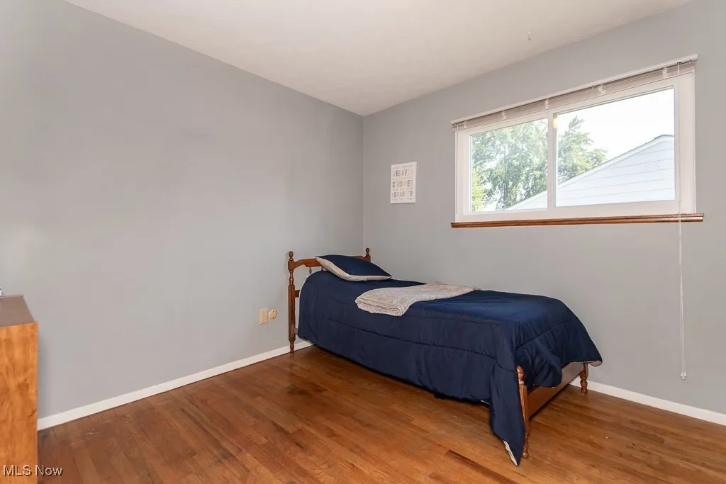 Bdr 3 Hardwood Floor