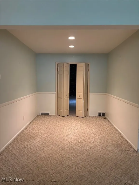 Dinning room with recessed lighting and baseboards