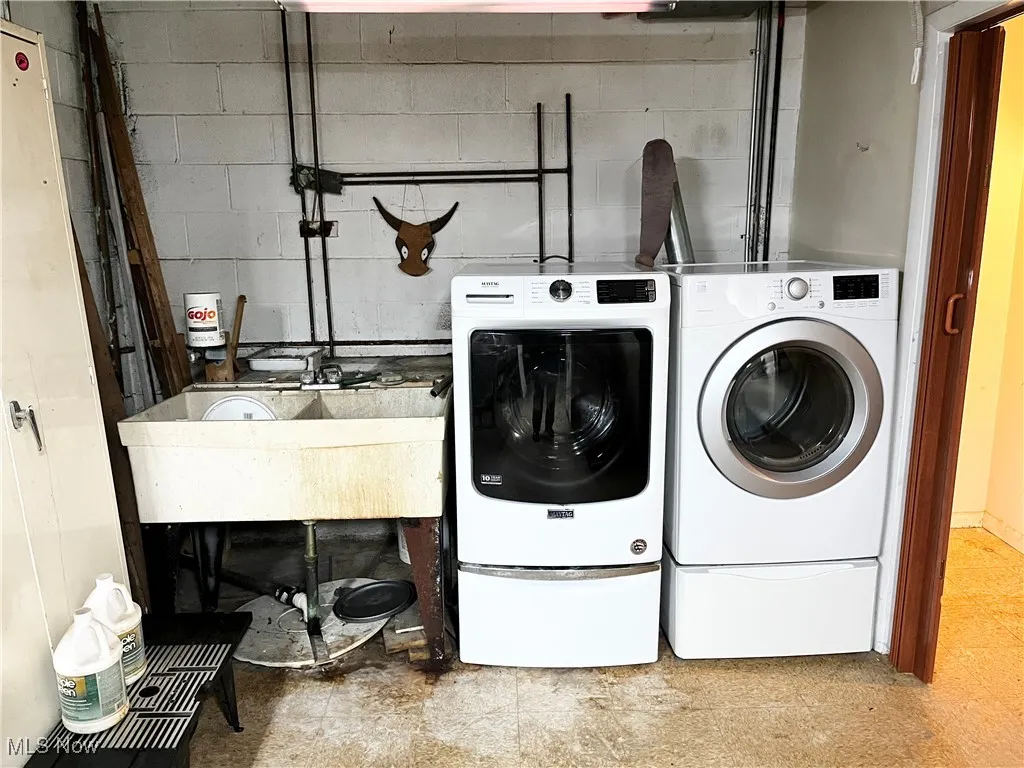 Laundry area featuring independent washer and dryer