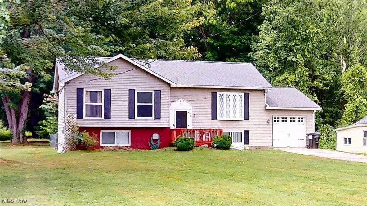 Bi-Levek with concrete driveway and attached garage