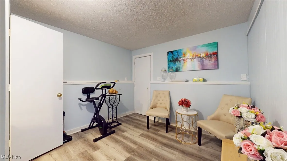 Work out room/bedroom LTV wood finished floors