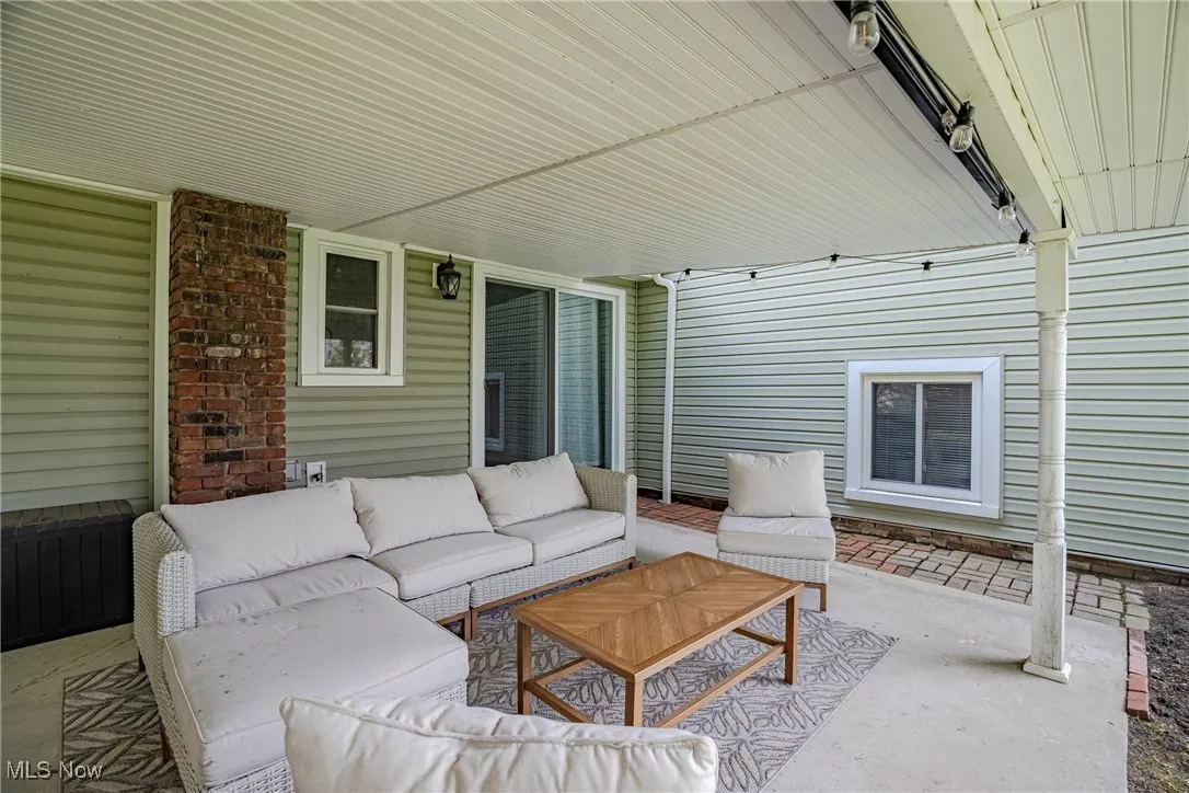 1896 Bromton Drive, Lyndhurst, Ohio 44124,MLS Now Listing ID