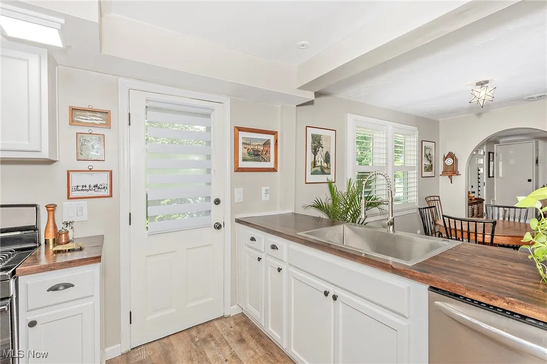 A side door at the kitchen adds to the convenience.