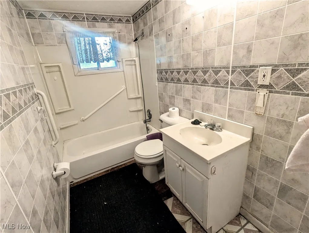 9884 Oakwood Drive, Twinsburg, Ohio 44087,MLS Now Listing ID