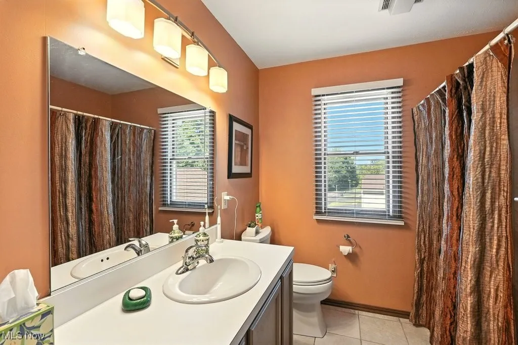 Upper Level Full Bathroom