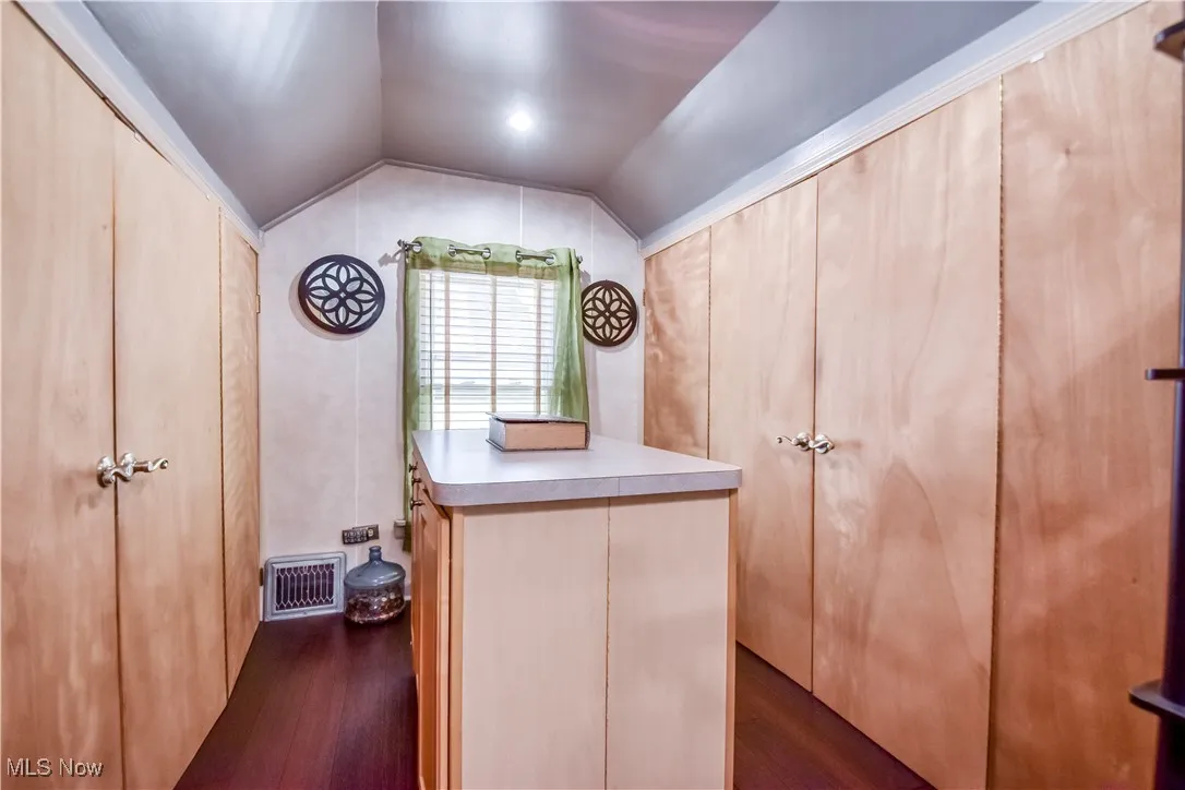 Full size dressing area
