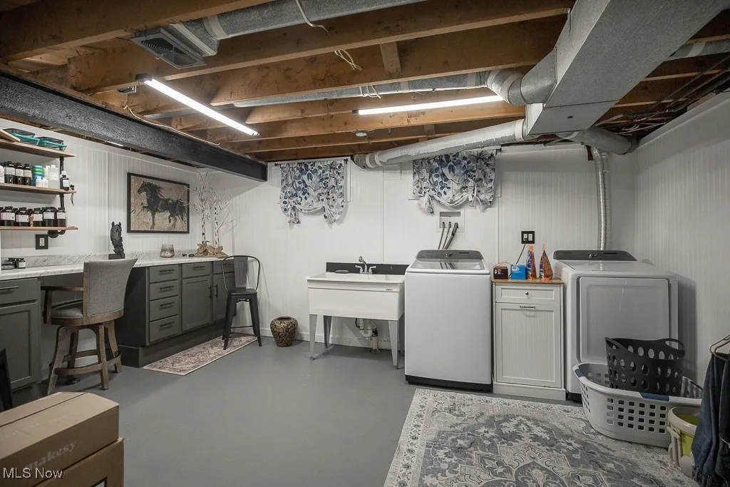 Unfinished below grade area featuring independent washer and dryer