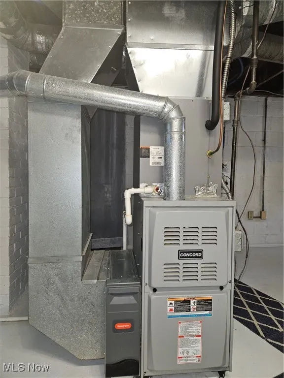 Utility room with heating unit
