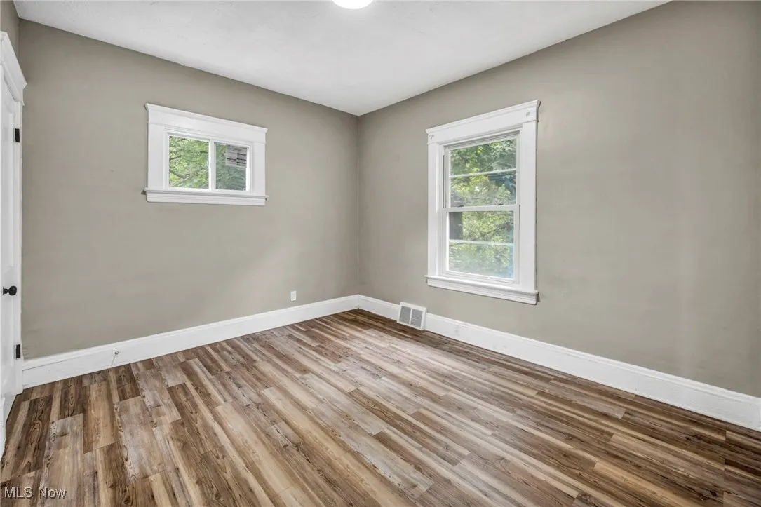 Unit 2- upstairs 2 bed/1 bath