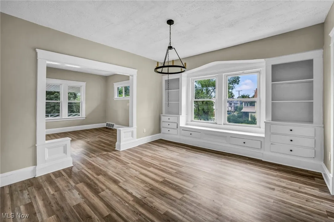 Unit 2- upstairs 2 bed/1 bath