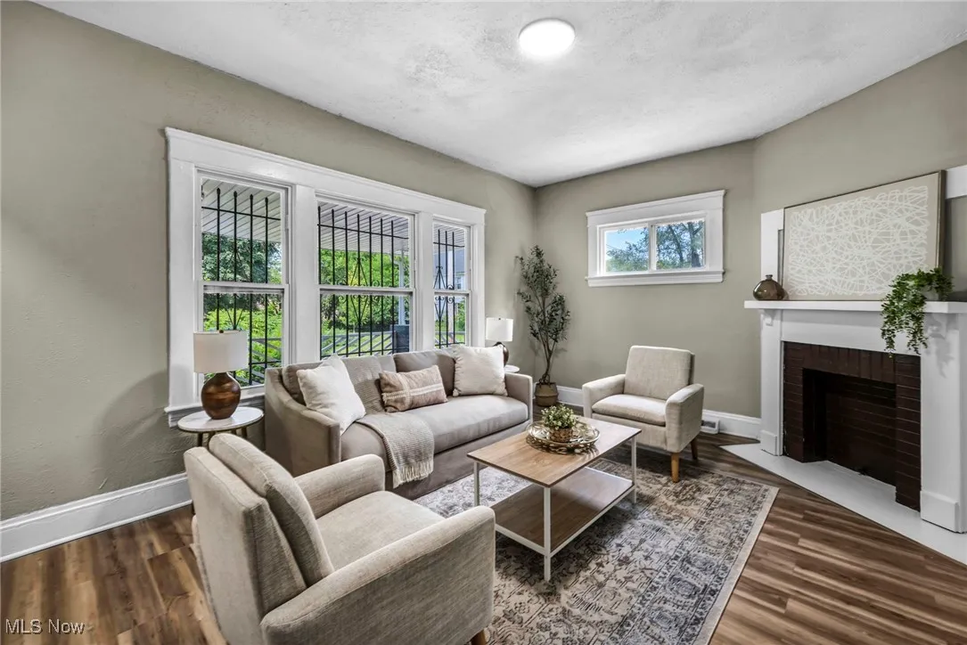 Unit 1- downstairs 3 bed/1.5 bath