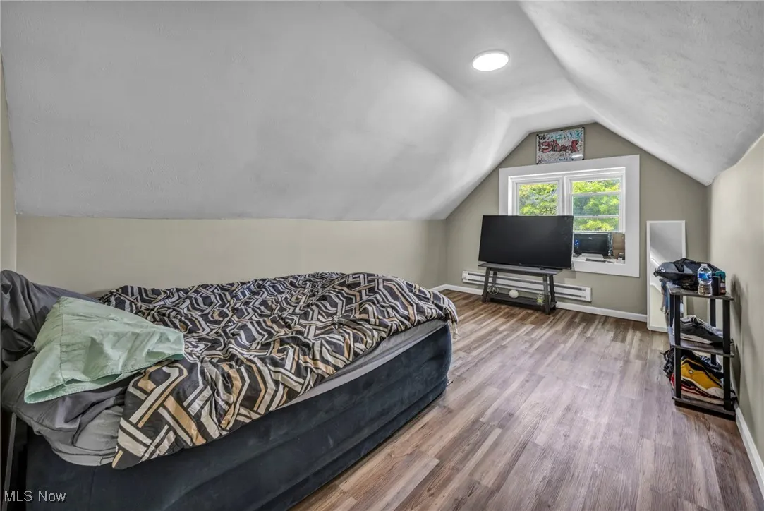 3rd unit - 1 bed/1 ba