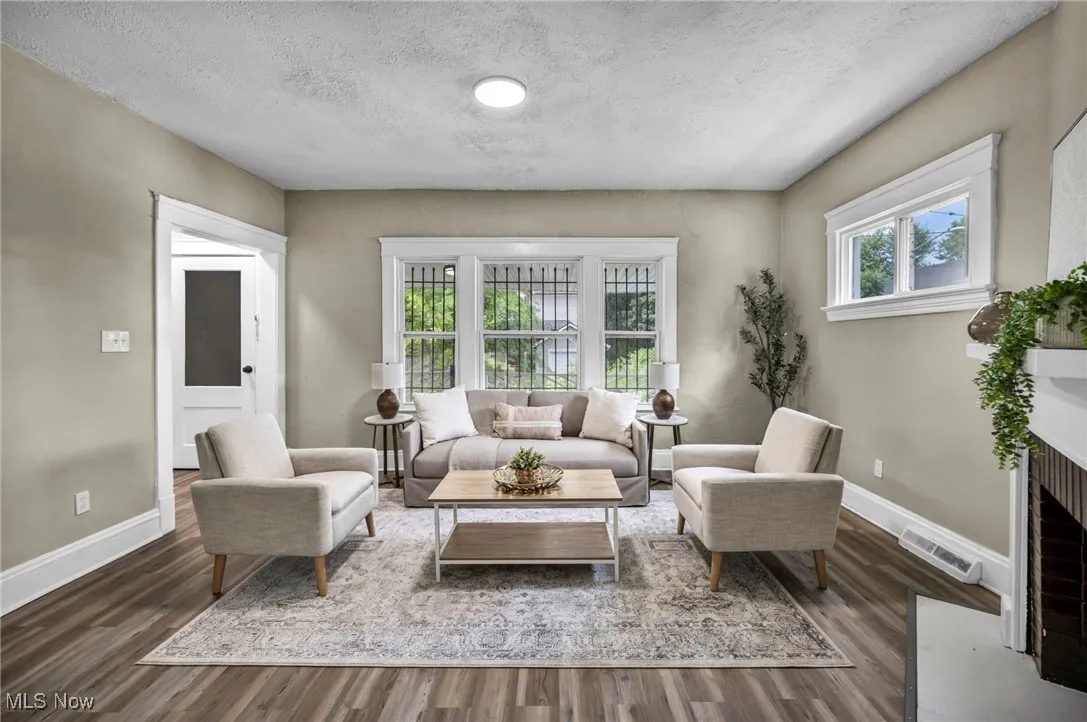 Unit 1- downstairs 3 bed/1.5 bath