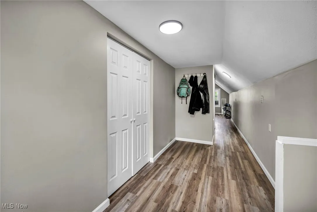 3rd unit - 1 bed/1 ba