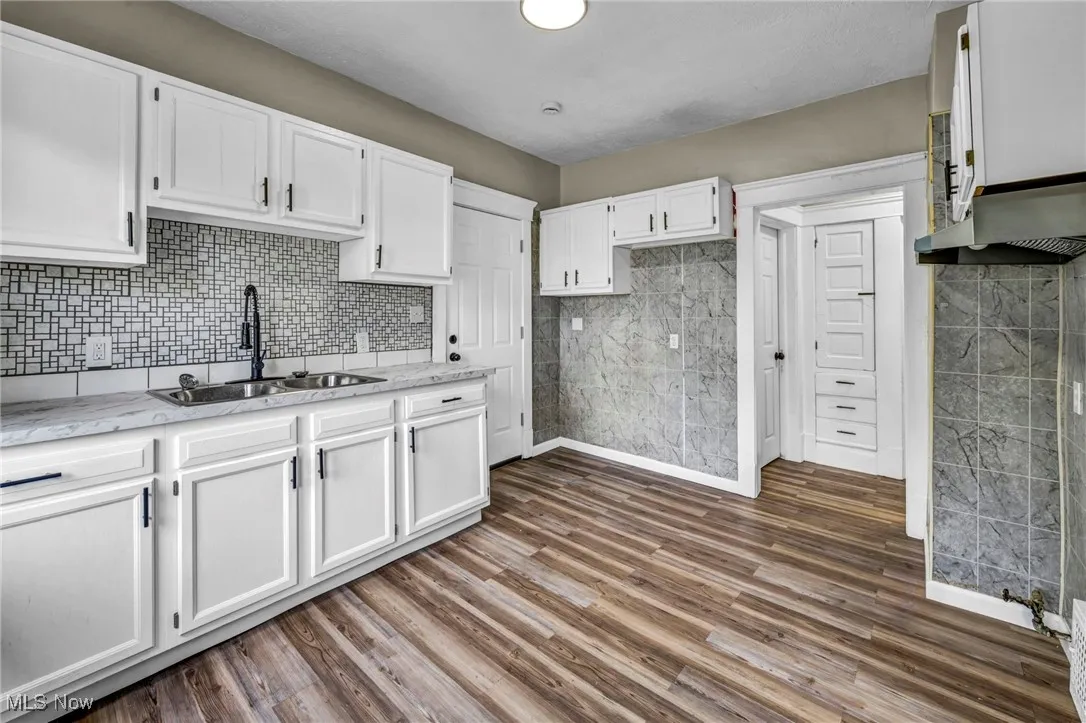 3rd unit - 1 bed/1 ba