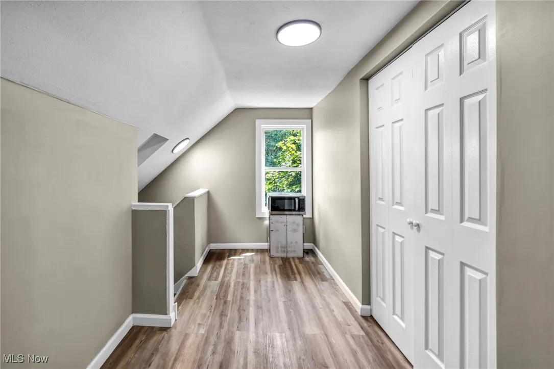 3rd unit - 1 bed/1 ba
