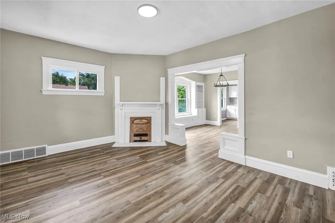 Unit 2- upstairs 2 bed/1 bath