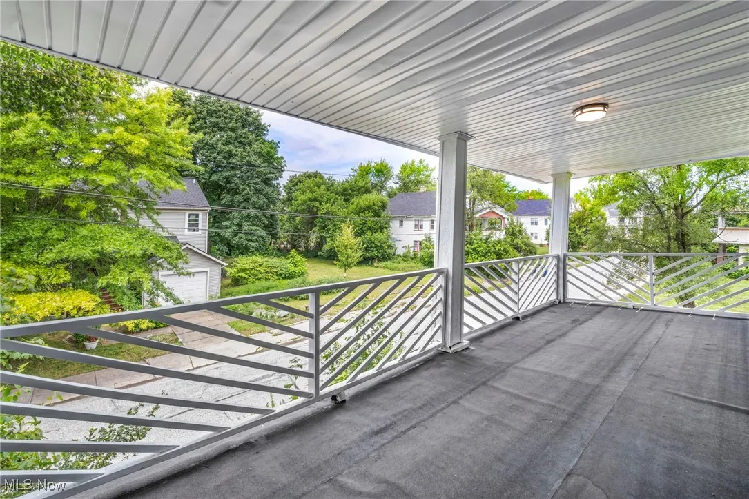 Unit 2- upstairs 2 bed/1 bath