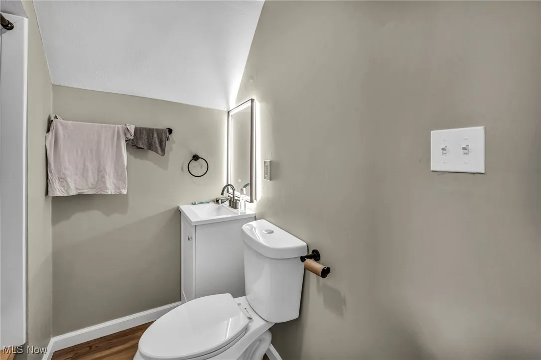 3rd unit - 1 bed/1 ba