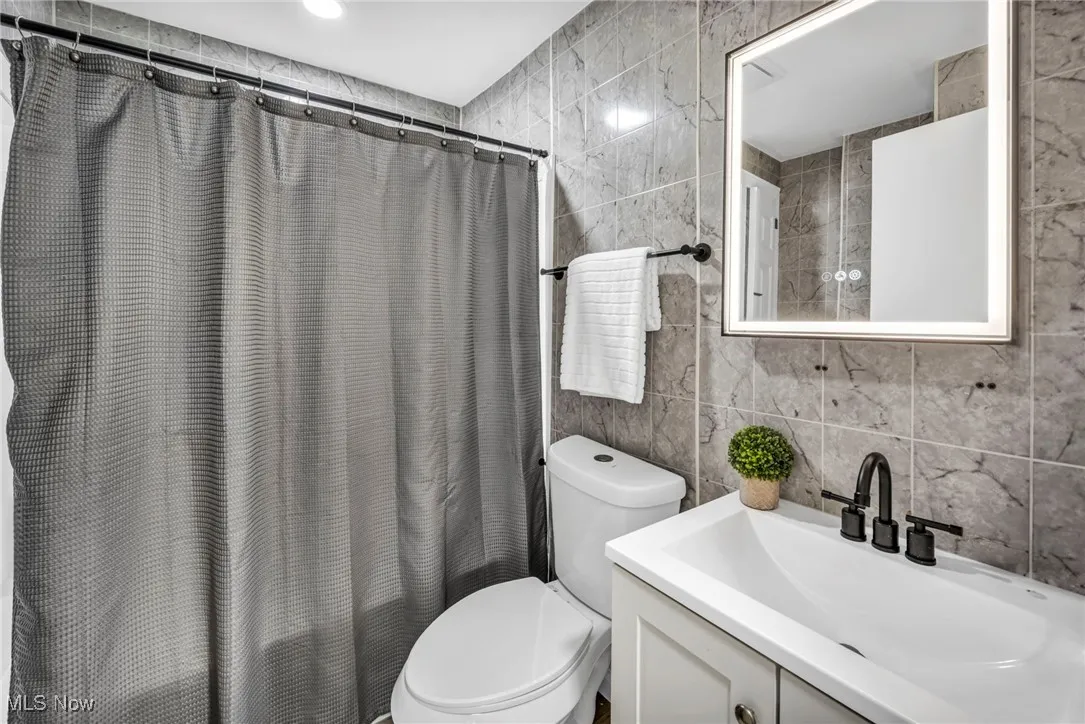 Unit 1- downstairs 3 bed/1.5 bath