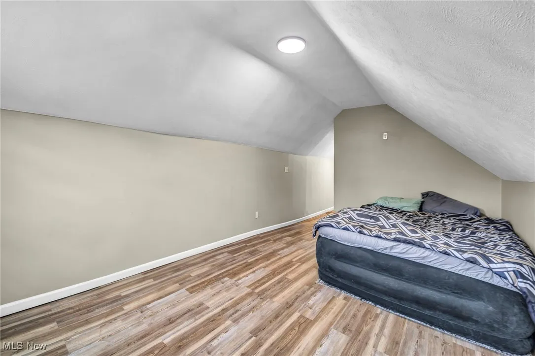 3rd unit - 1 bed/1 ba