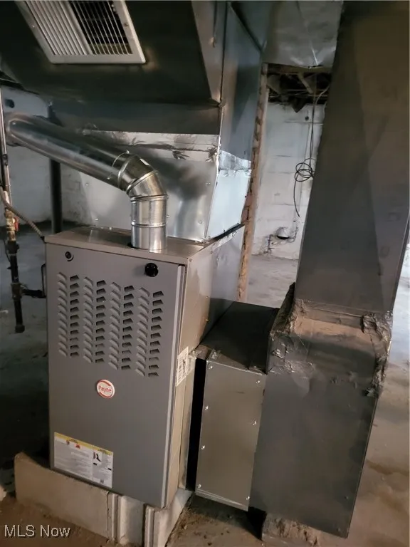 Utility room with heating unit