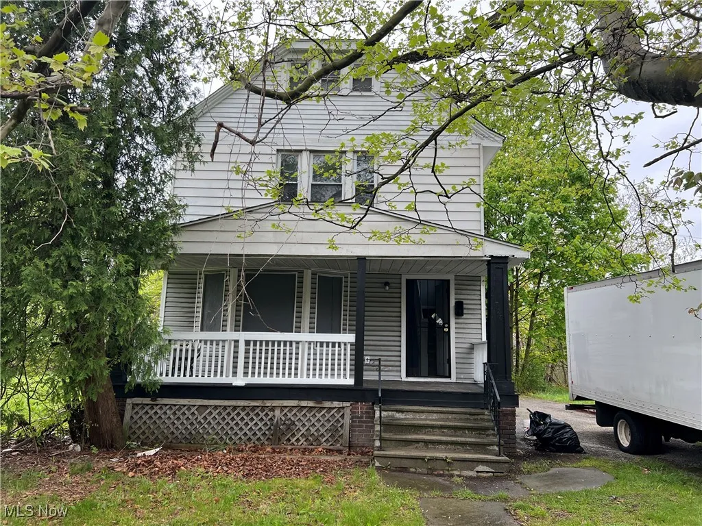 American foursquare style home with a porch