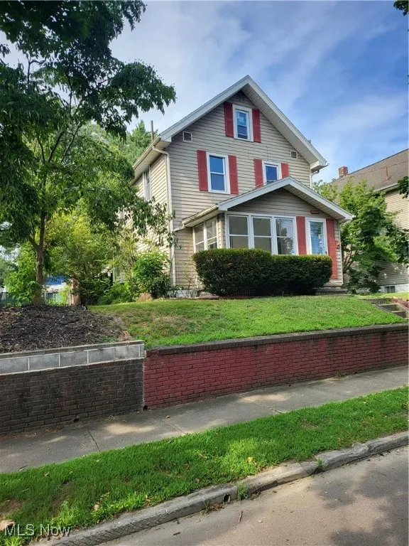 Traditional-style house with a front yard