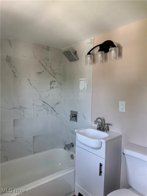 Full bath with washtub / shower combination and vanity
