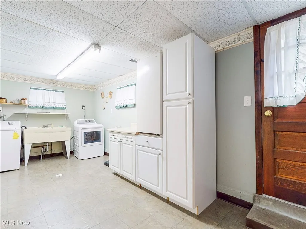 Laundry area featuring washer / dryer and light flooring