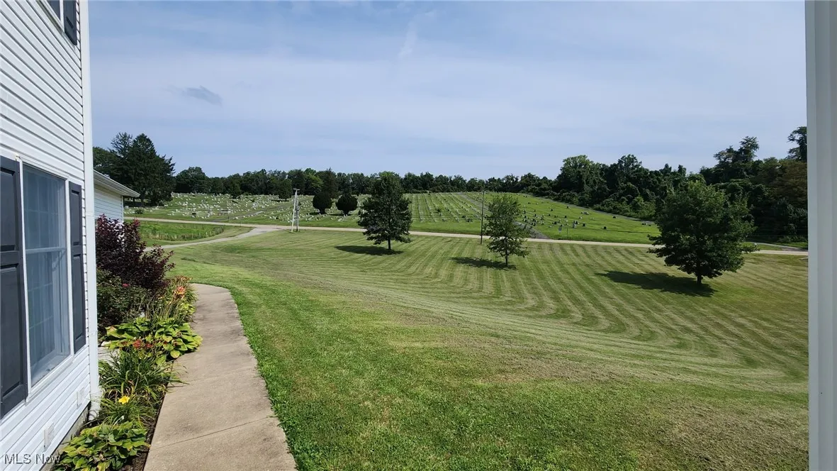 View of grassy yard featuring a rural view