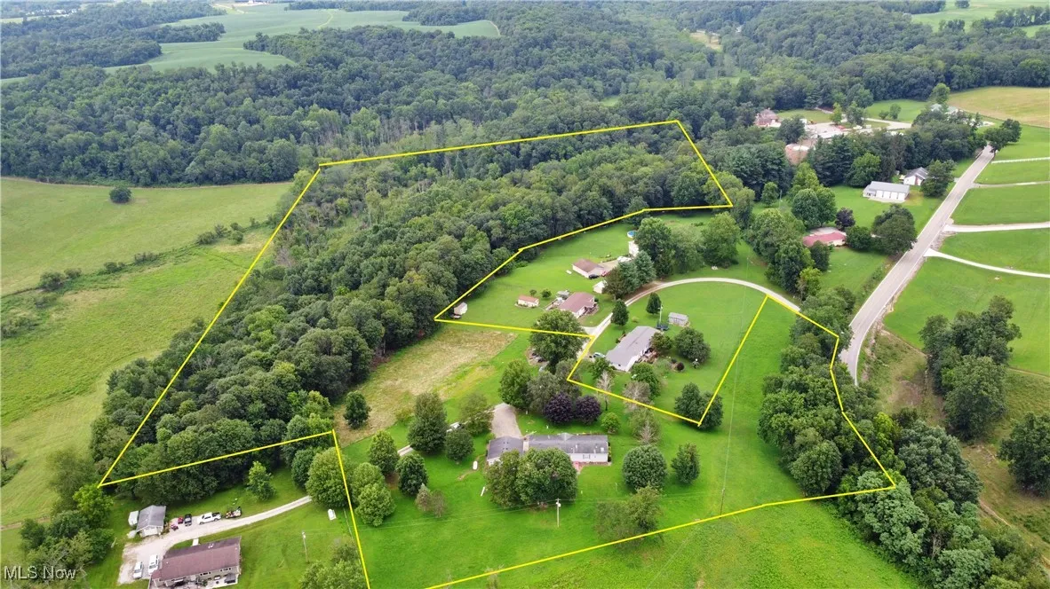 Aerial view of property's location featuring property boundaries highlighted