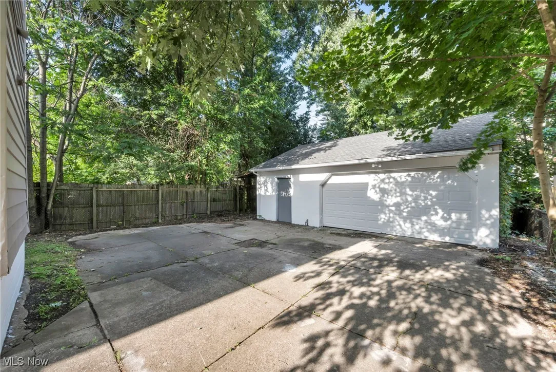 Detached 2 car garage