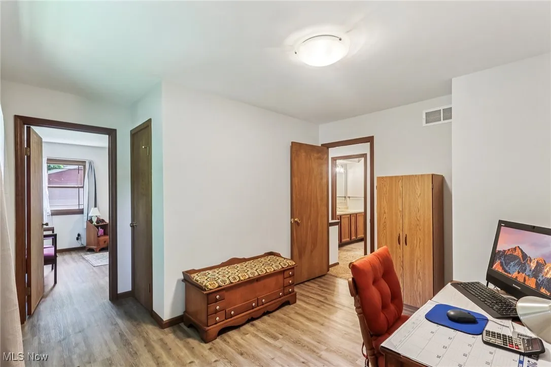 Connection to Primary bedroom