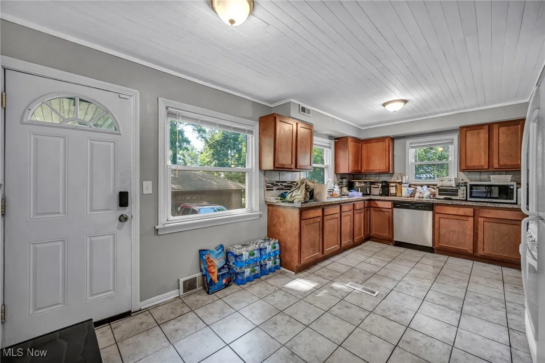 2010 E 221st Street, Euclid, Ohio 44117,MLS Now Listing ID