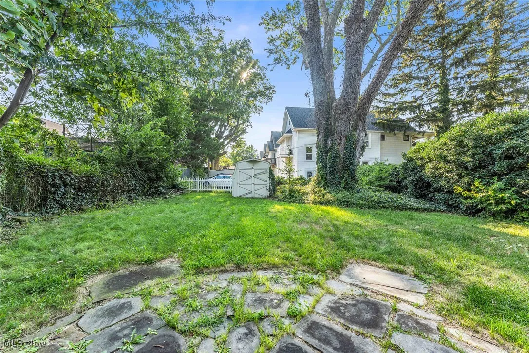 View of yard featuring a shed