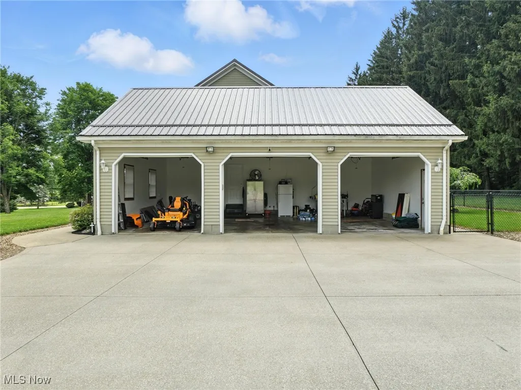 3 Car Garage