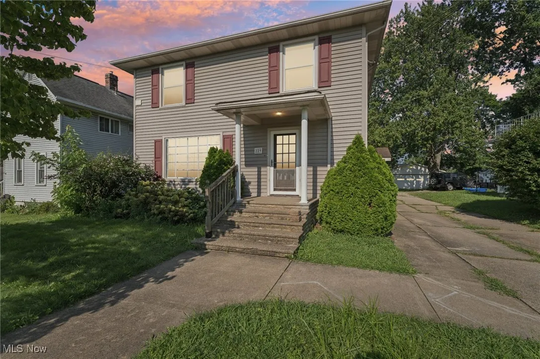 View of front of house featuring a lawn