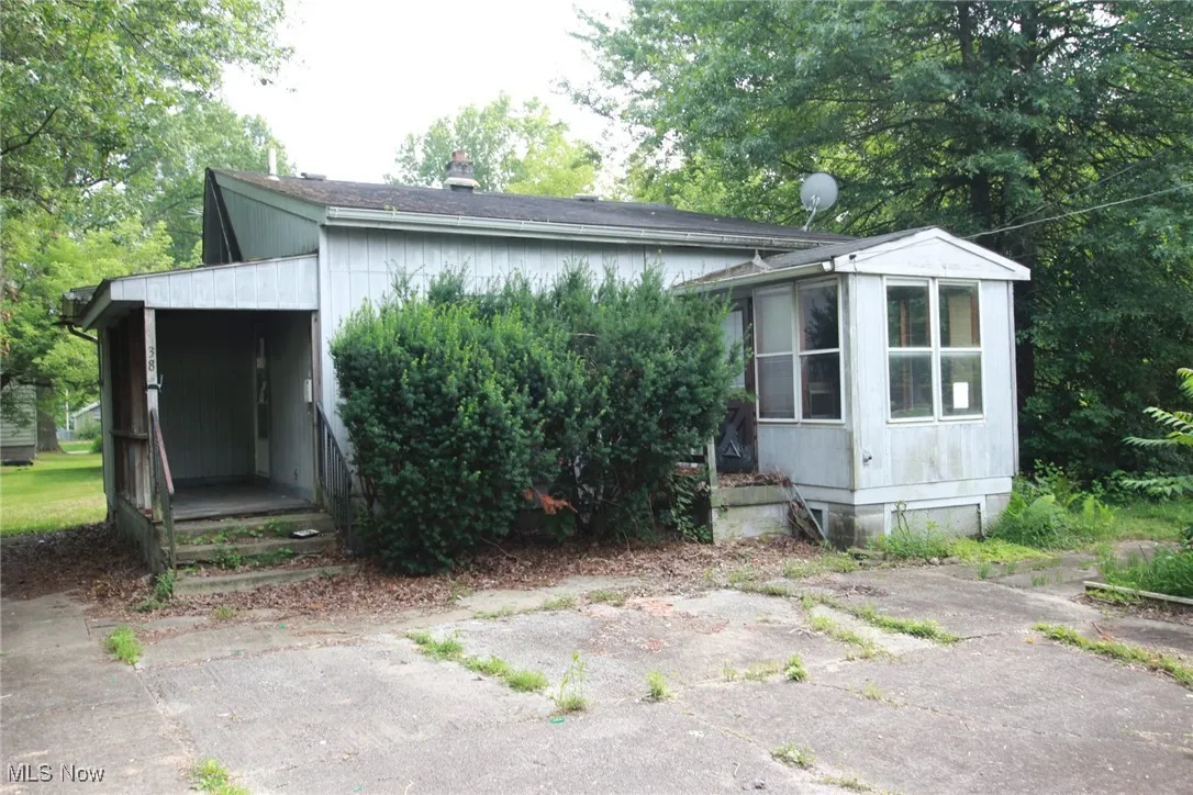 View of side of home