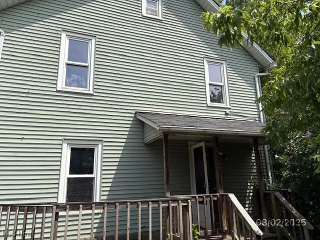 View of side of home
